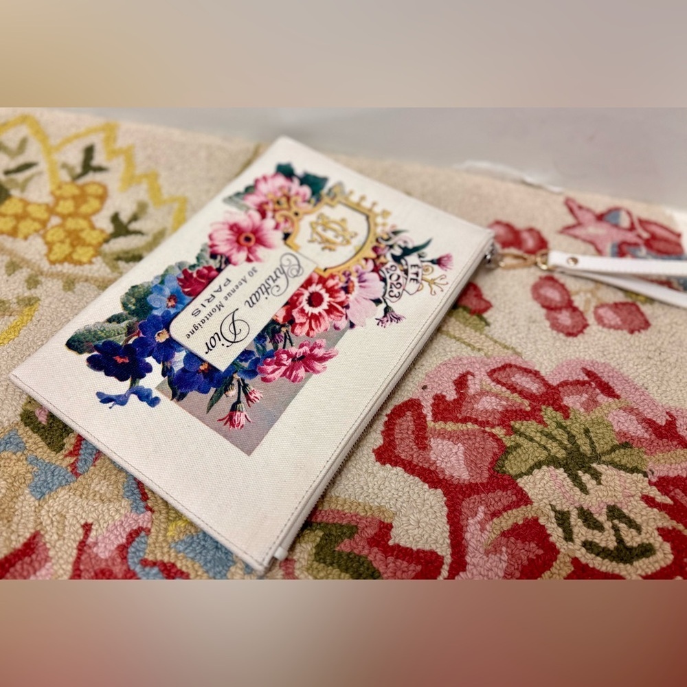CHRISTIAN DIOR Never Worn Limited Edition White Floral Print Canvas Wristlet - Picture 5 of 16